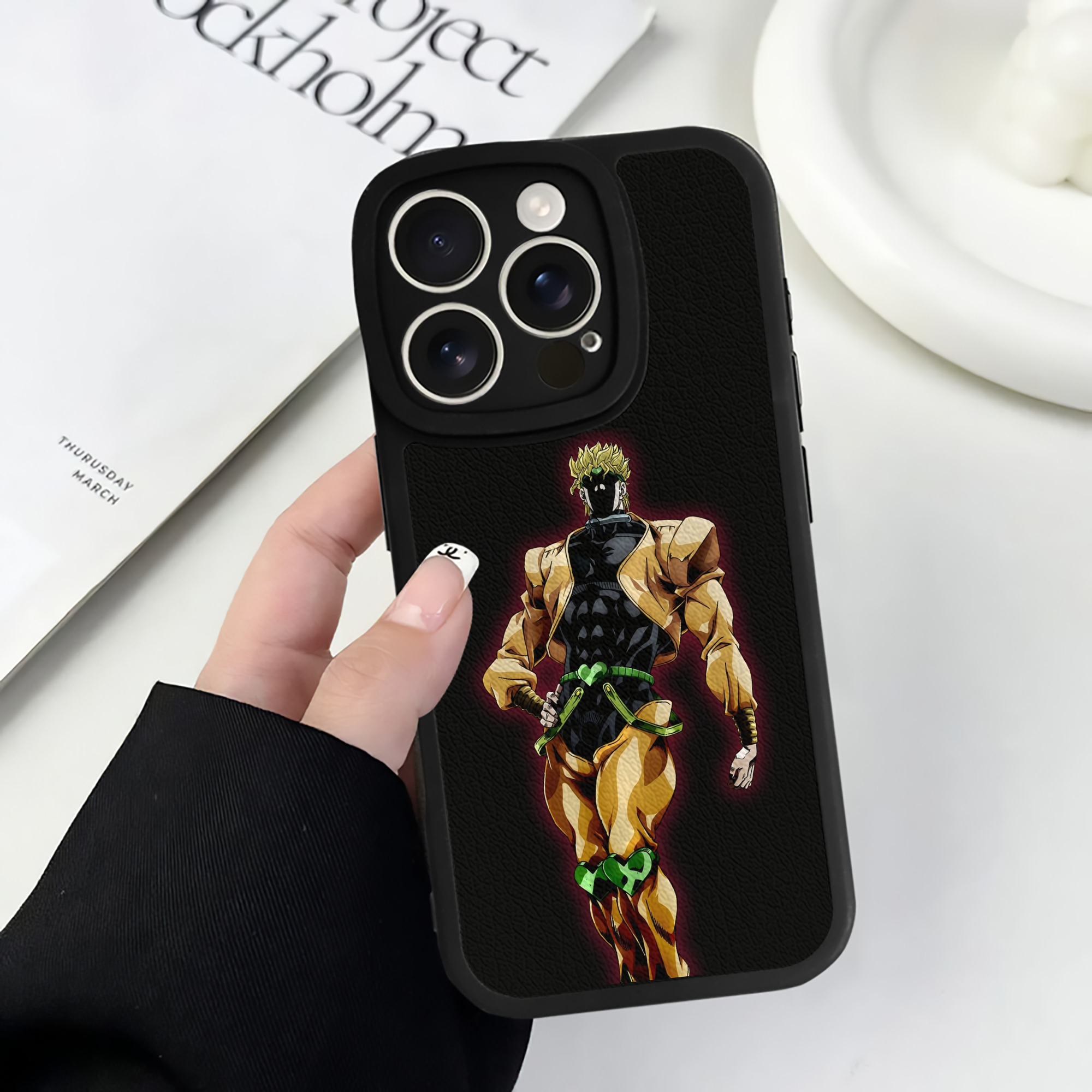（画像用） ジョジョの奇妙な冒険 ディオ?ブランドー JoJo's Bizarre Adventure Dio Brando 【iPhone 16シリーズ対応】シリコンスマホケース（レザー調） 材質：シリコン